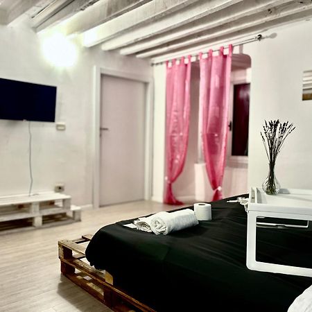 Genova Centro Affittacamere- Bagno In Comune Kültér fotó