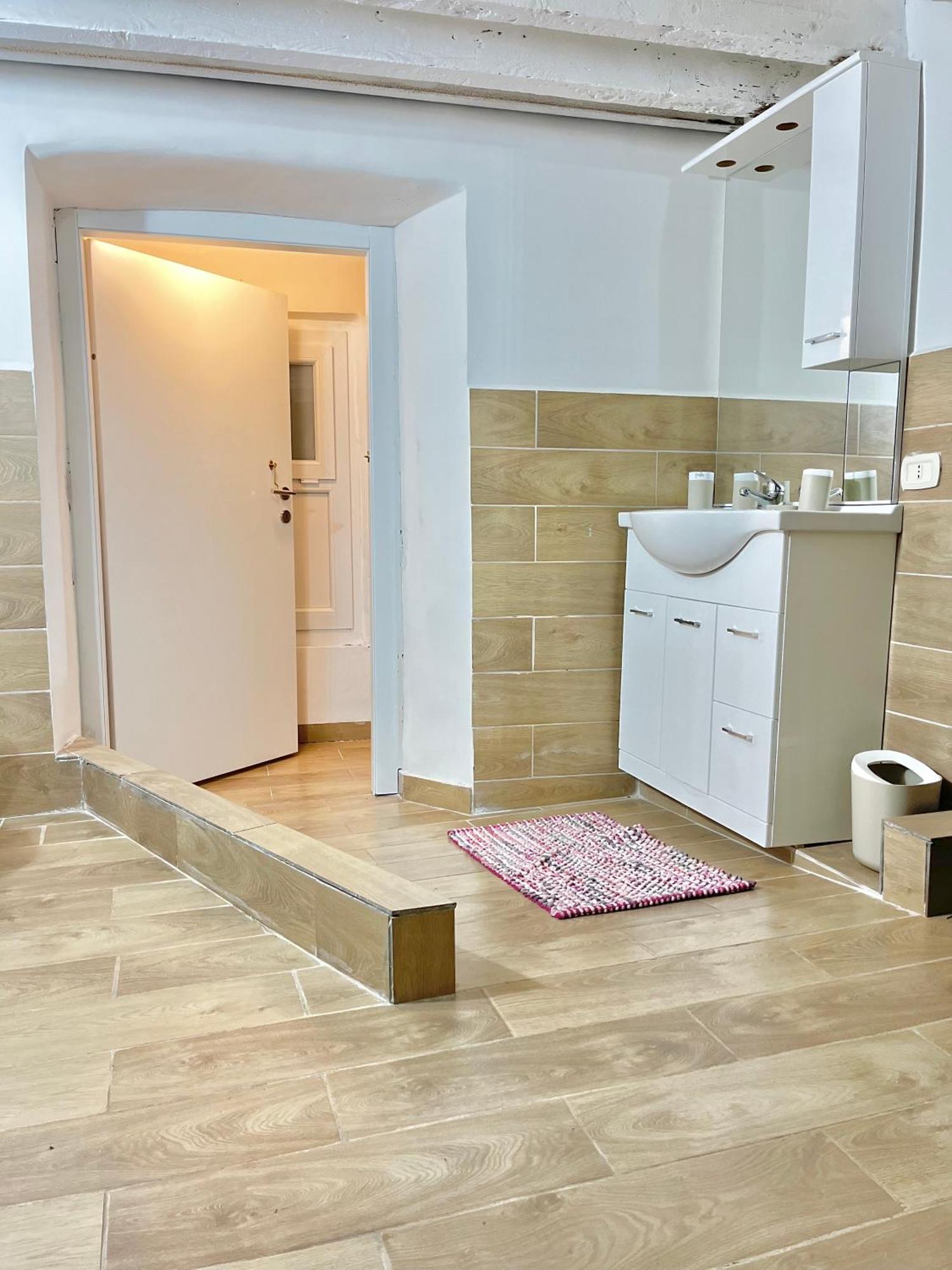 Genova Centro Affittacamere- Bagno In Comune Kültér fotó