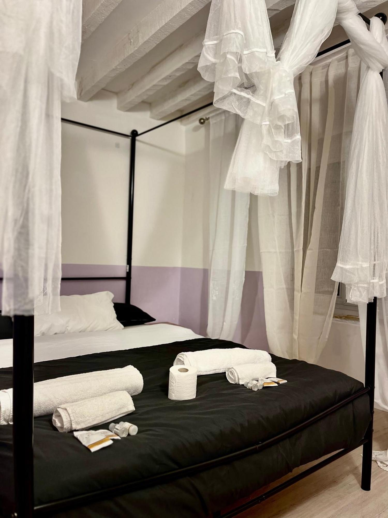 Genova Centro Affittacamere- Bagno In Comune Kültér fotó