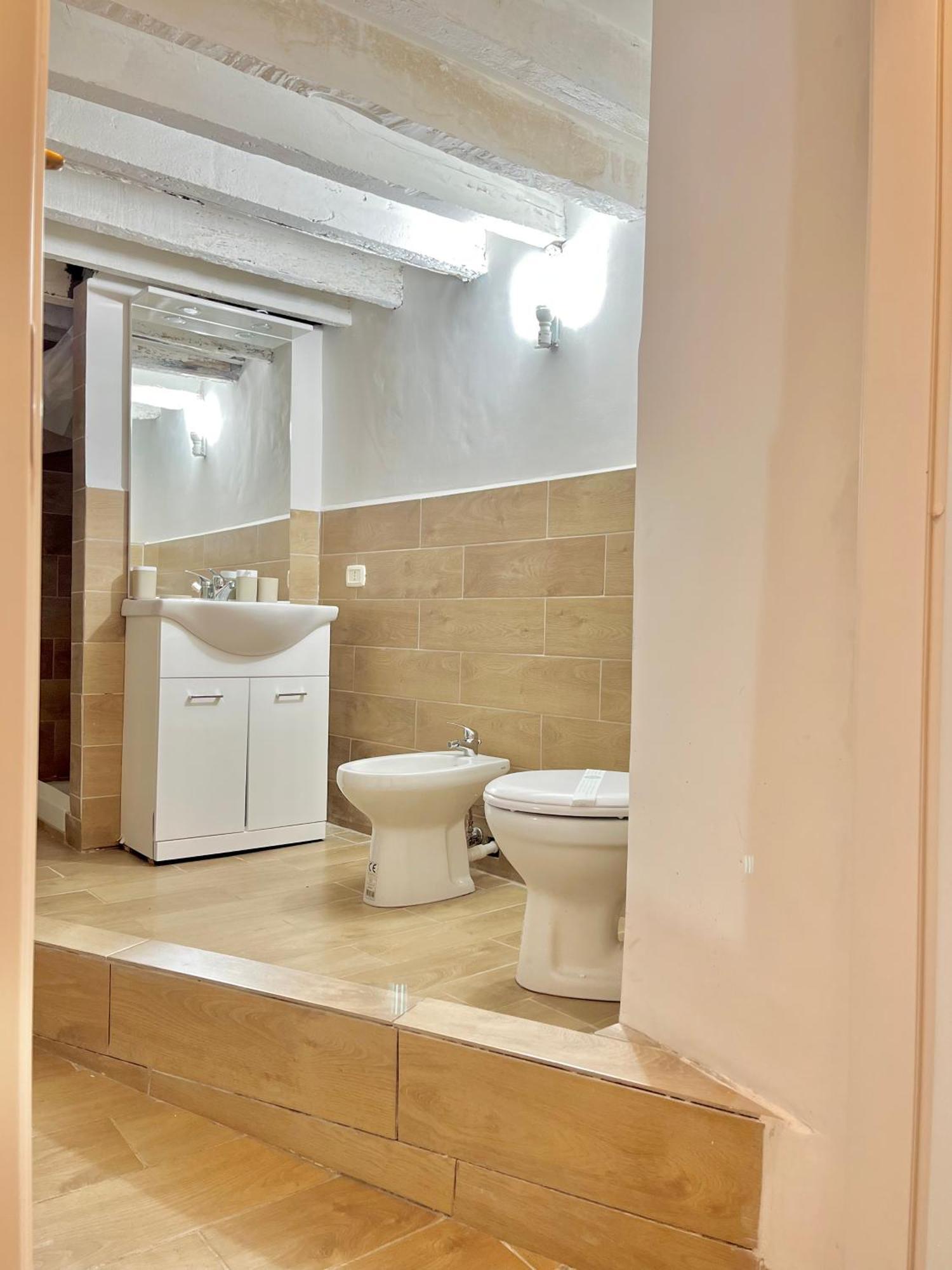 Genova Centro Affittacamere- Bagno In Comune Kültér fotó