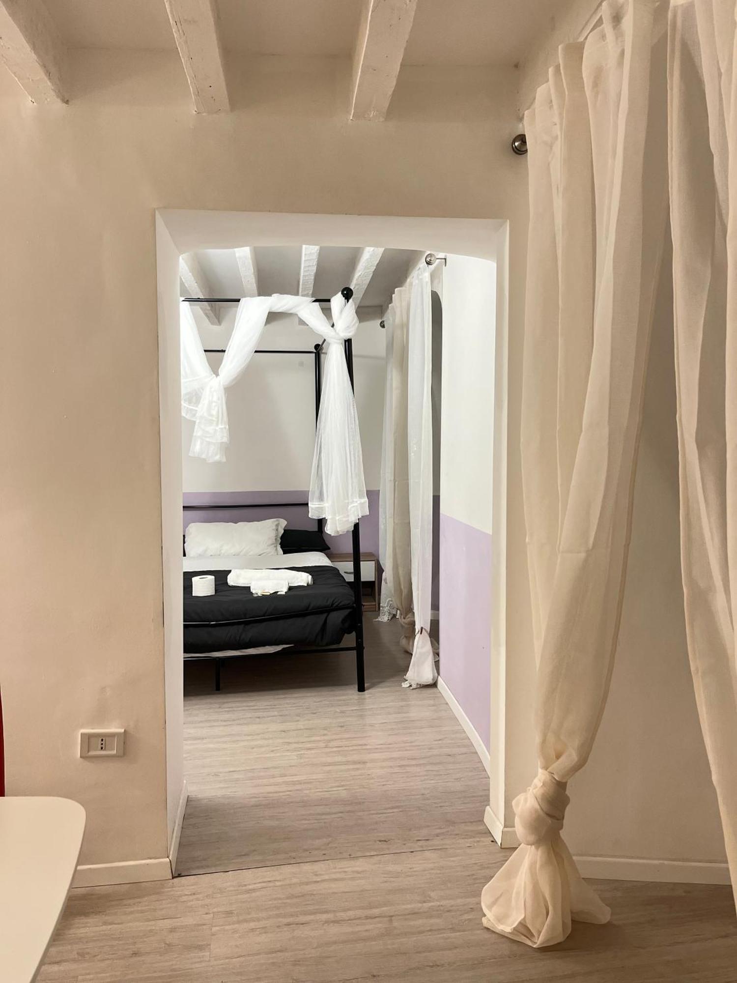 Genova Centro Affittacamere- Bagno In Comune Kültér fotó
