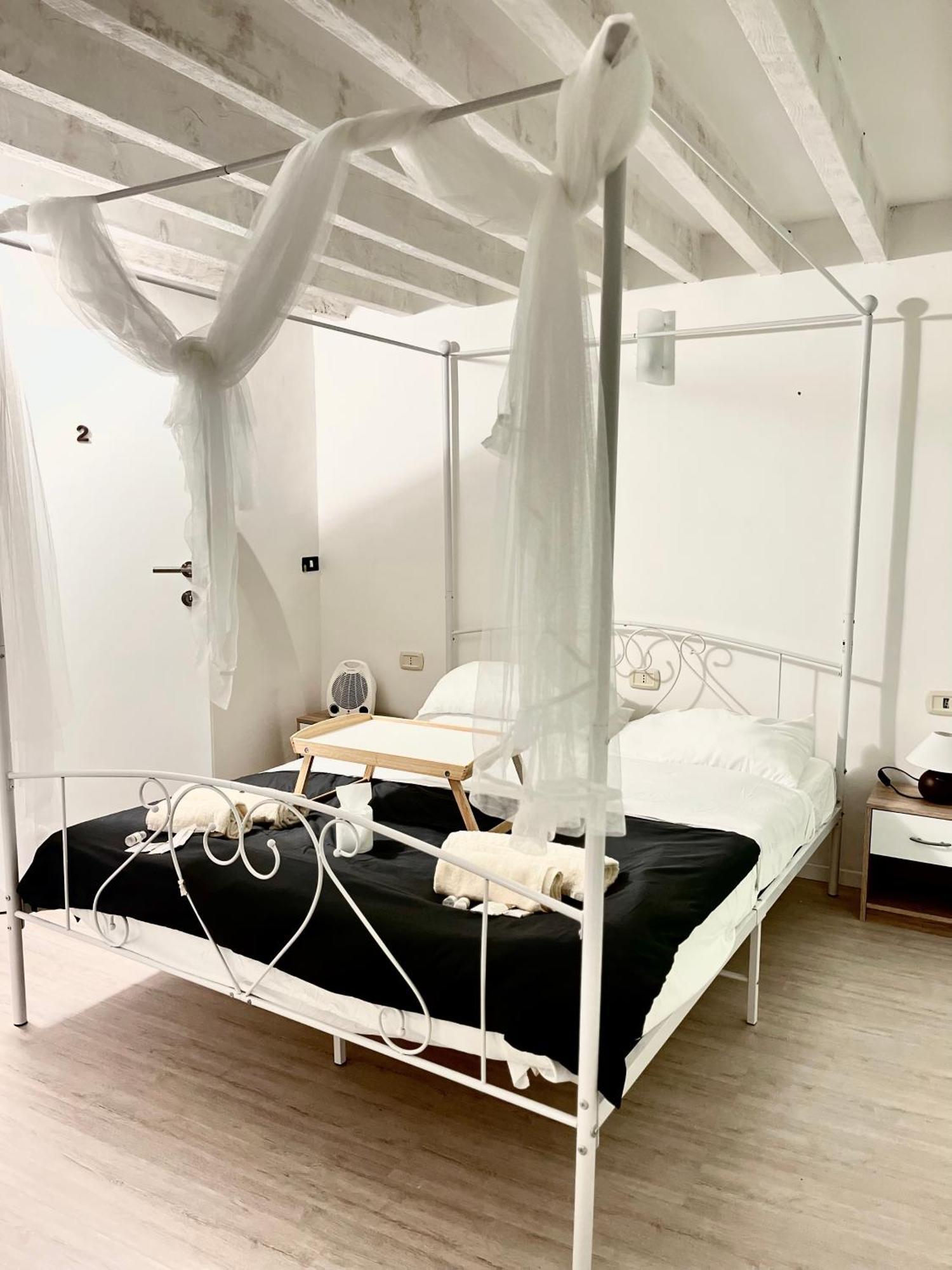 Genova Centro Affittacamere- Bagno In Comune Kültér fotó