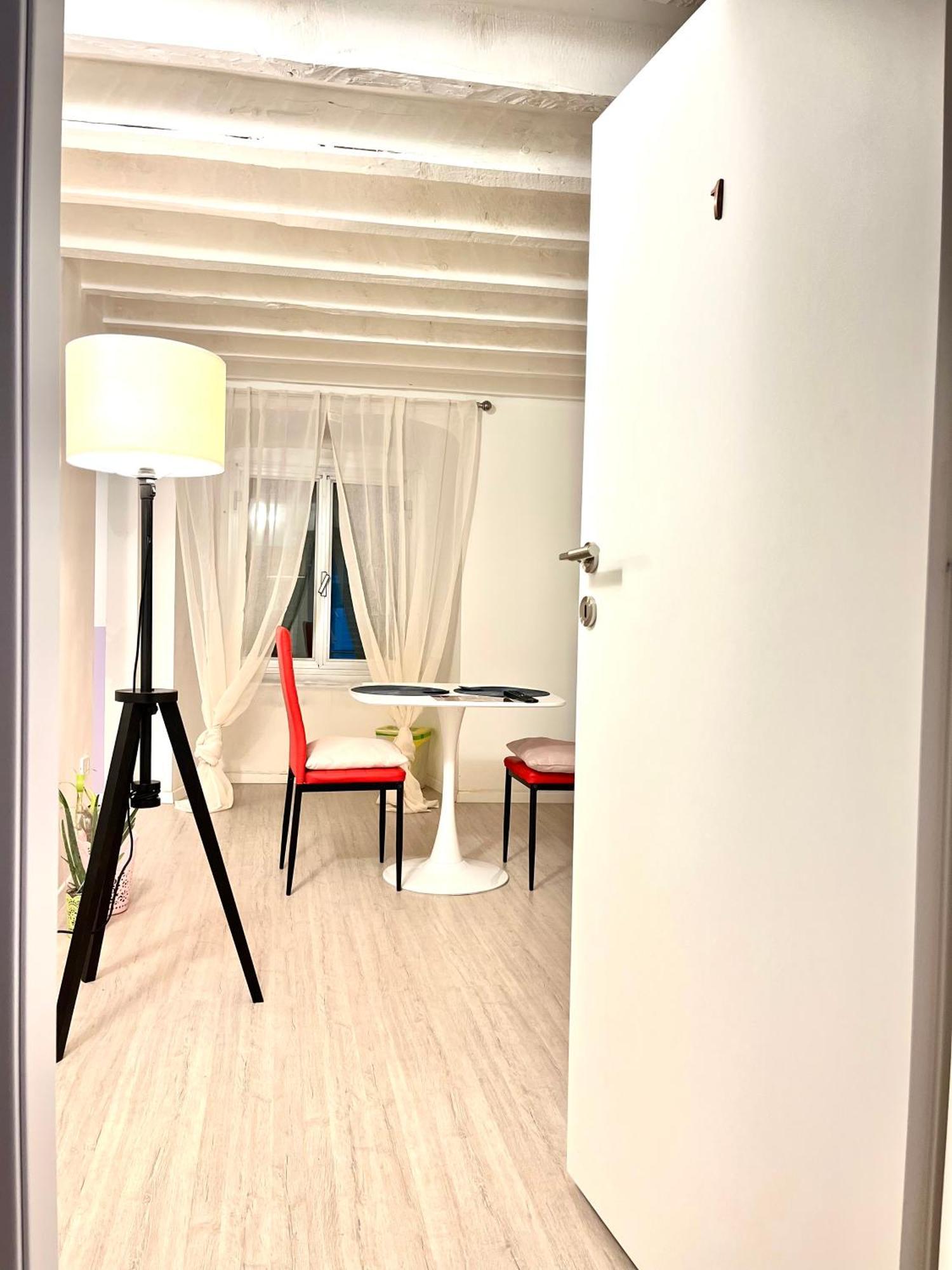 Genova Centro Affittacamere- Bagno In Comune Kültér fotó